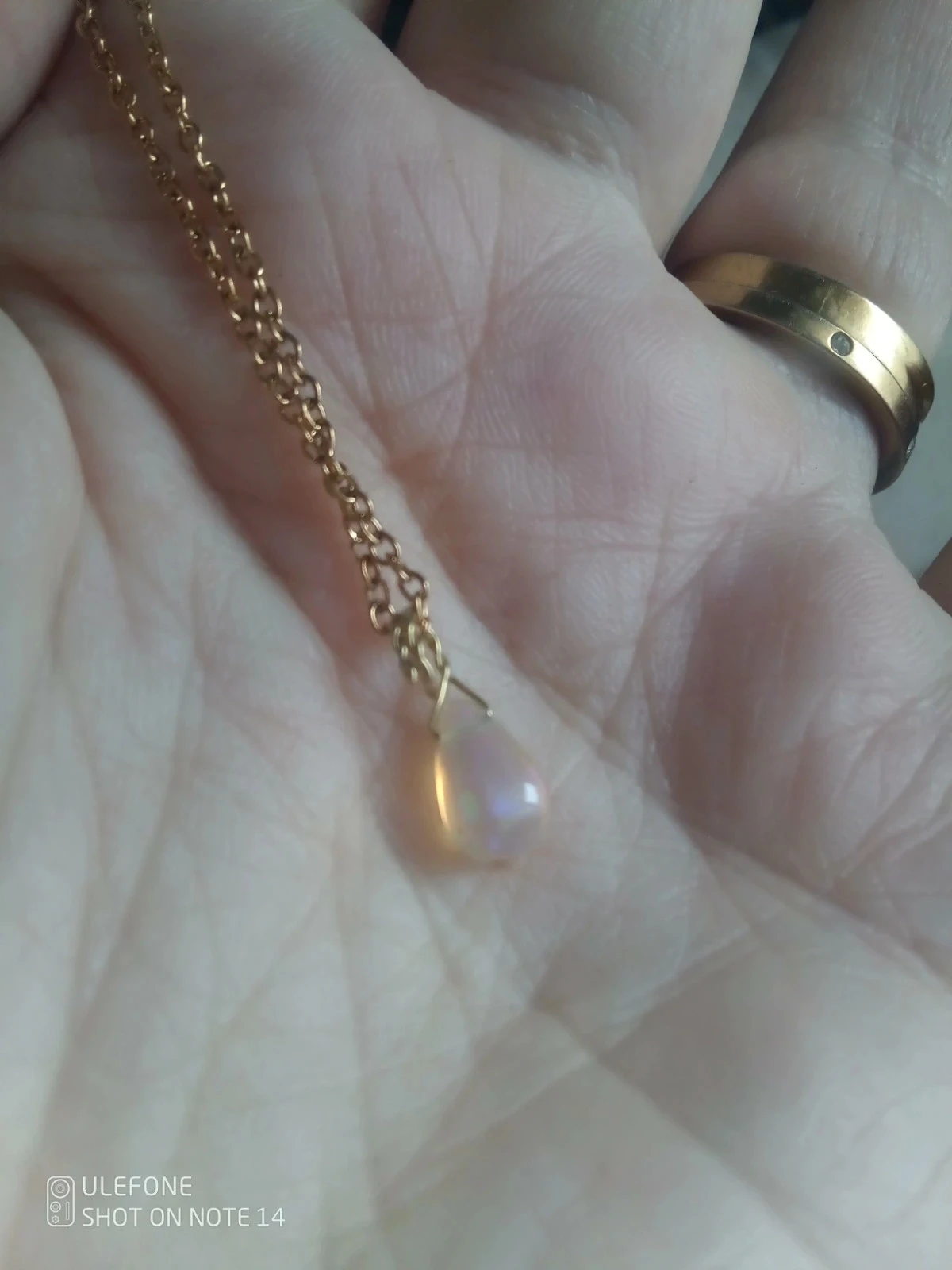 Collier opale d'Éthiopie pierre naturelle à reflets verts irisés – photo 2